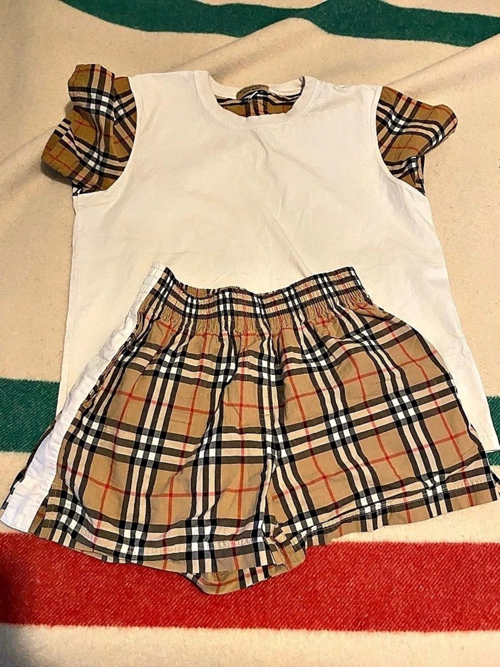 Burberry T shirt and short set (2 pieces)